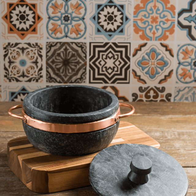 Panela de Pedra - 2 Litros - Especial Dia das Mães com Suporte e Colher