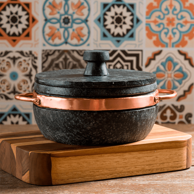 Panela de Pedra - 2 Litros - Especial Dia das Mães com Suporte e Colher